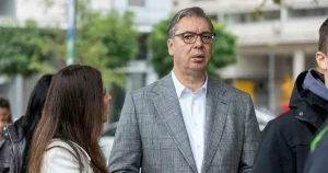 Serbiens president erkänner sig besegrad