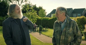 ”Small prophets” är en varm och vardagsmagisk humorpärla