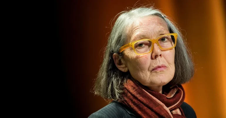 Nobelpristagaren Anne Carson rusar på boktjänsterna