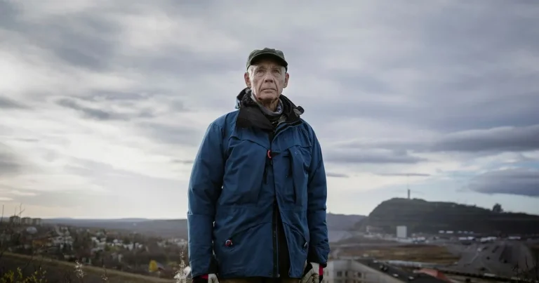 Socialdemokraterna vill öppna regemente mot ÖB:s vilja