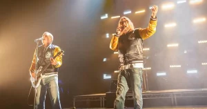 Maximalistisk och bjussig show när Teddybears intar Cirkus