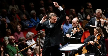 Maxad orkesterprakt och symfoniska fantasier på Konserthuset