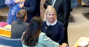 Anderssons balansgång: S-väljarna splittrade om V-ministrar
