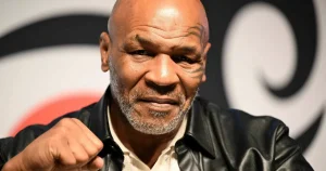 Johan Croneman: Jag försöker att inte bli en av hyenorna runt Mike Tyson – men det är svårt